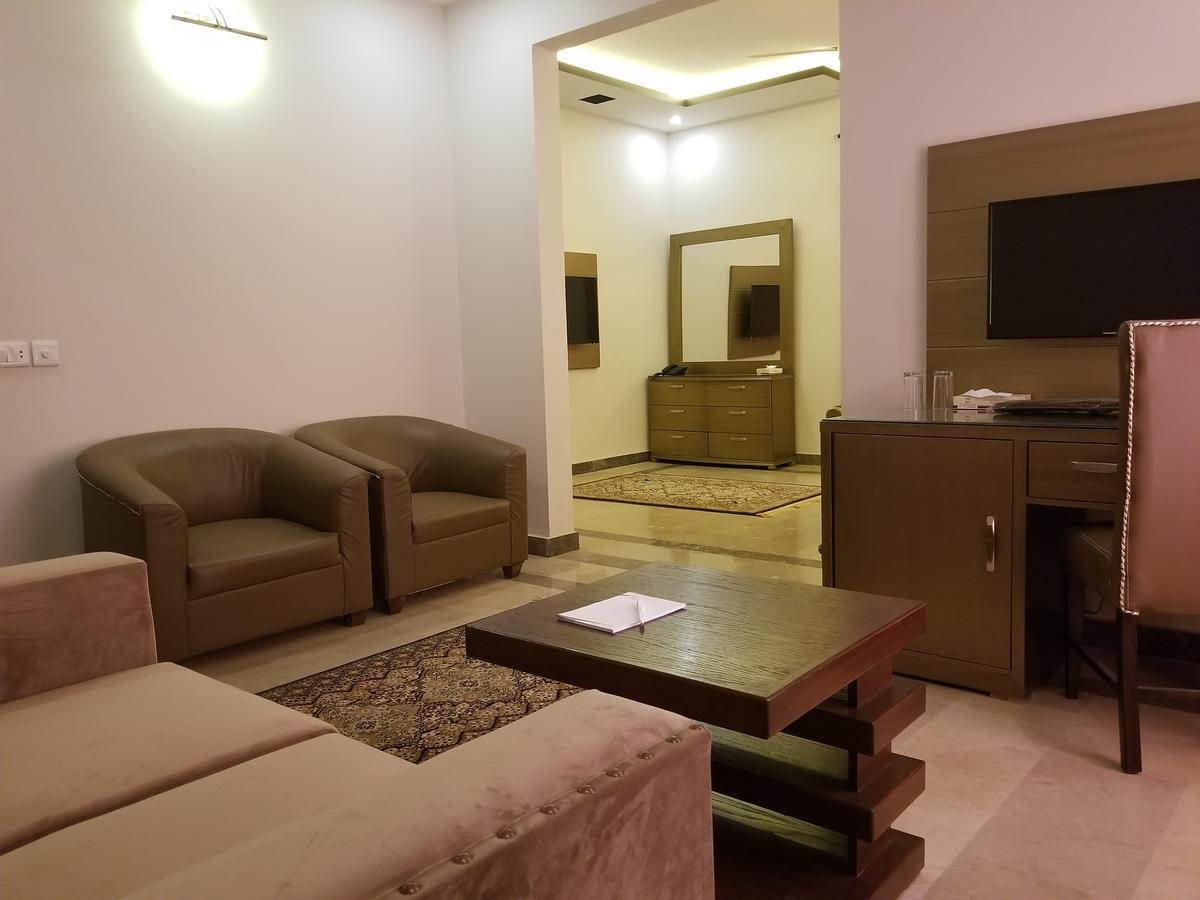 Zifan Hotel & Suites Karachi Exterior foto
