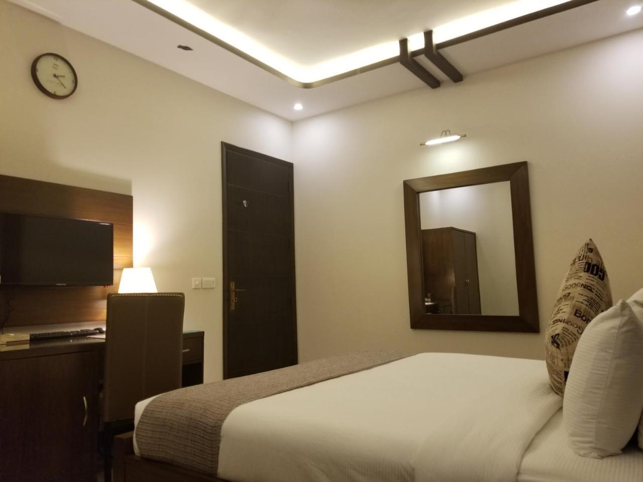 Zifan Hotel & Suites Karachi Exterior foto