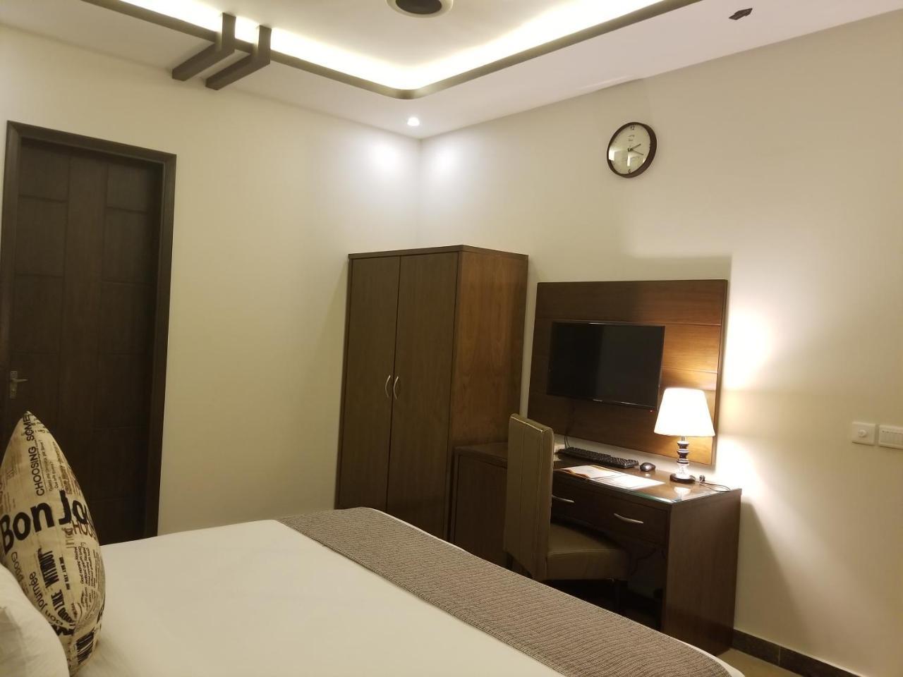 Zifan Hotel & Suites Karachi Exterior foto