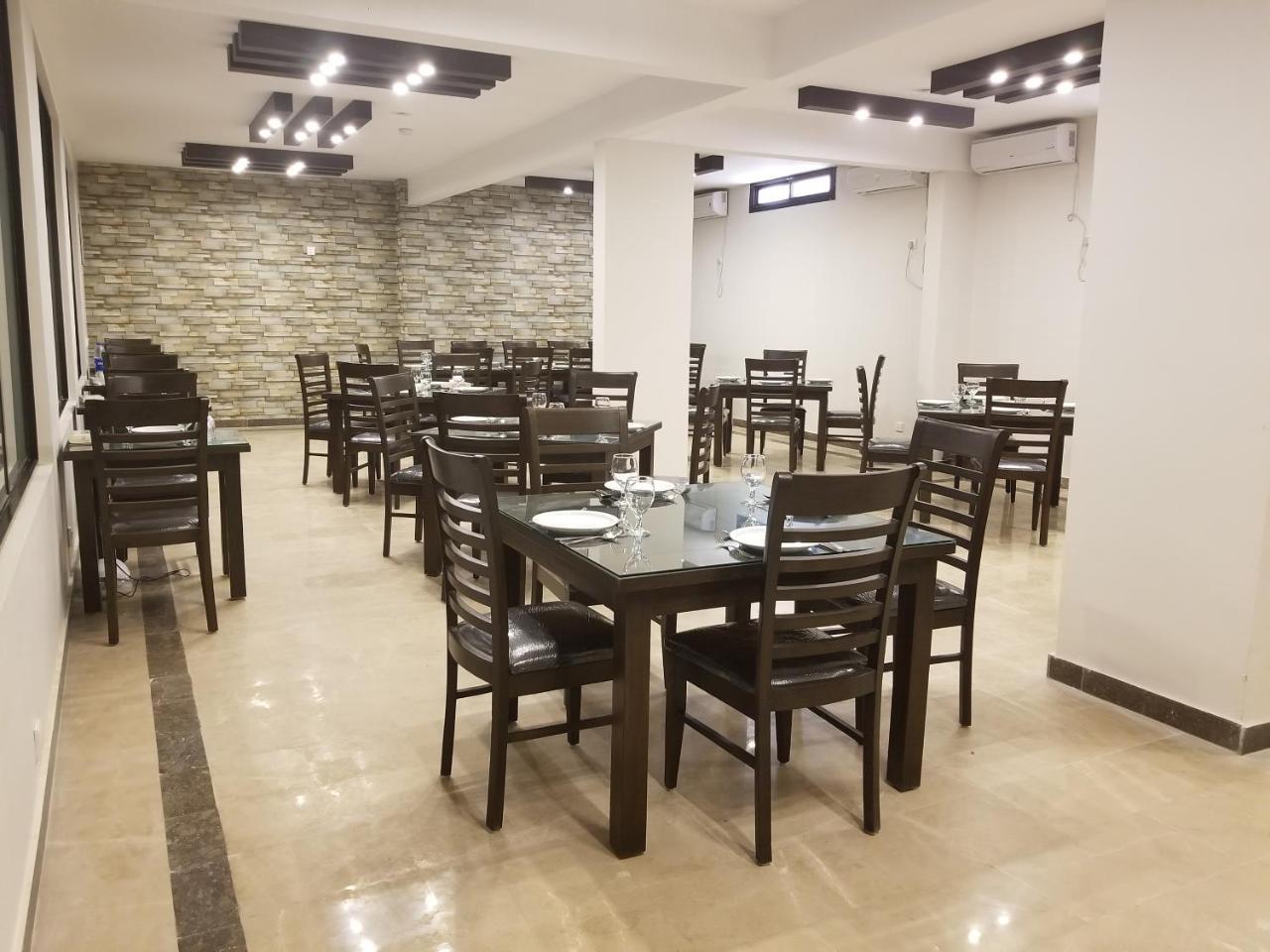 Zifan Hotel & Suites Karachi Exterior foto